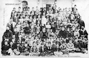 Les élèves de l’école des Capucins à Ourfa (Archives de la Vice-Province des Capucins au Proche-Orient, Maison S. François, Mteyleb, Liban)