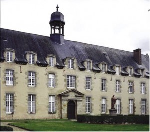 L’ancien Petit Séminaire à St. Méen-Le-Grand qui a accueilli le P. Berré comme il est aujourd’hui.